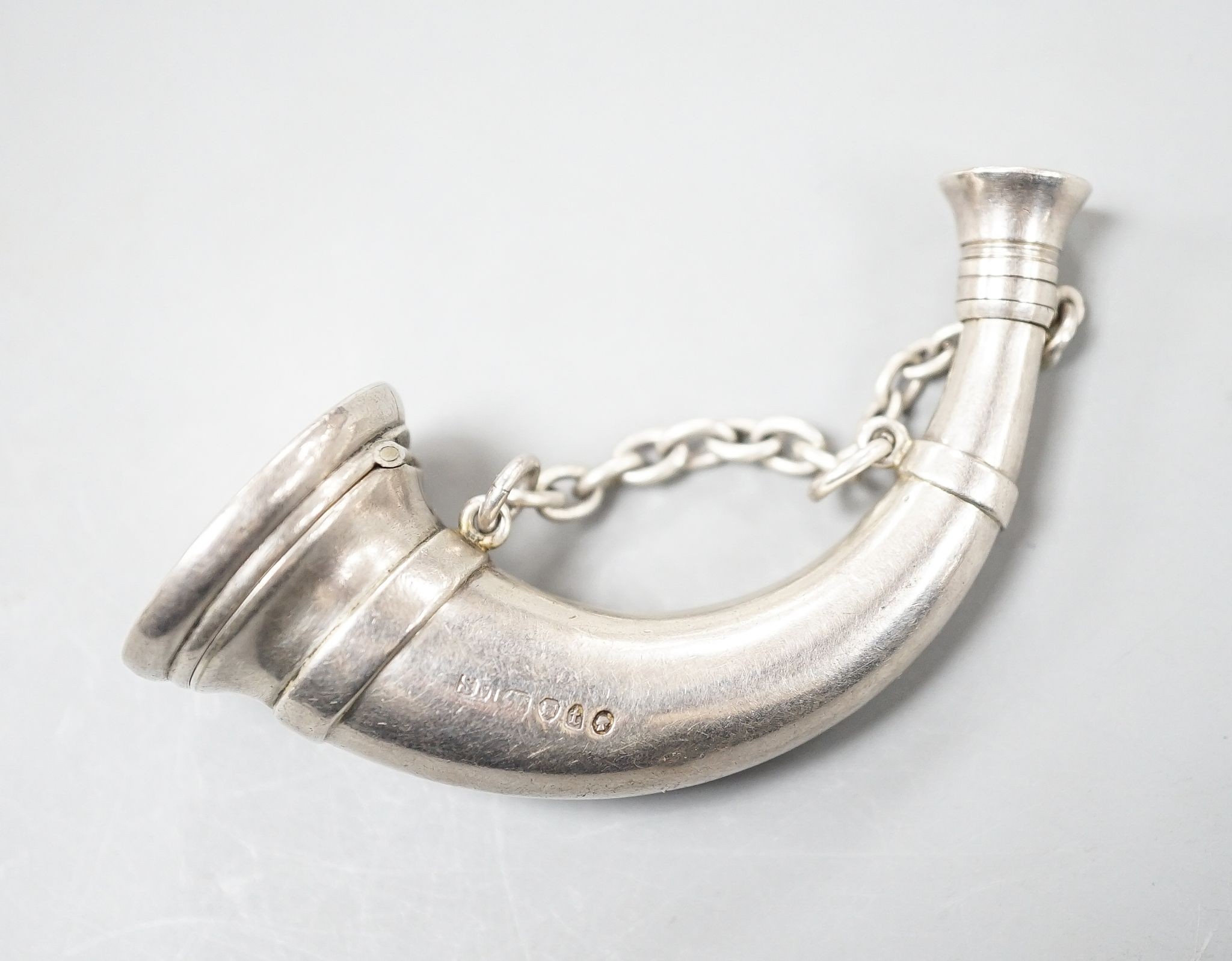 A Victorian novelty silver vinaigrette, modelled as a hunting horn, by Sampson Mordan & Co, London, 1874, 76mm, with engraved initials.